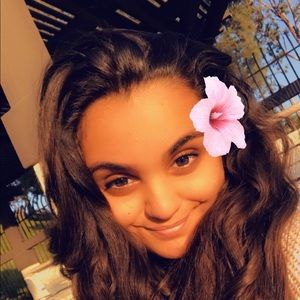 Meet your Posher, Leila